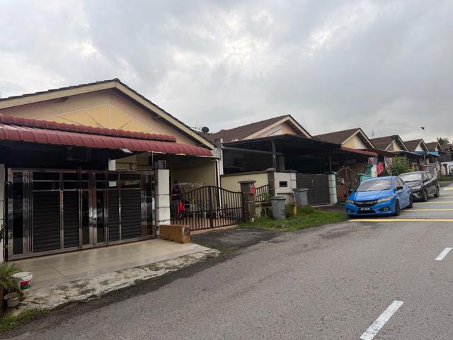 taman pulai emas single storey corner full loan for sales