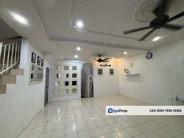 Taman Pulai Impian Sikamat 2Storey Partially Furnished For Rent