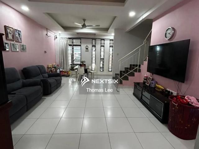 Taman Pulai Mutiara, Kangkar Pulai 的 2.5 层排屋真的可以列入考虑！ 18x65，4+1 房 3 厕，还带部分家具，三代同堂都住得轻轻松松 有 24 小时保安，去到 Educity、Gelang Patah、Skudai 都方便