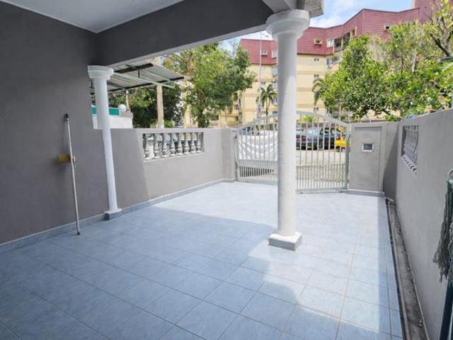 Taman Putra Ampang 25 Storey Terrace House