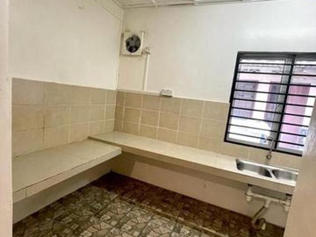 taman putra indah serdang double storey house for rent 20x70 partial