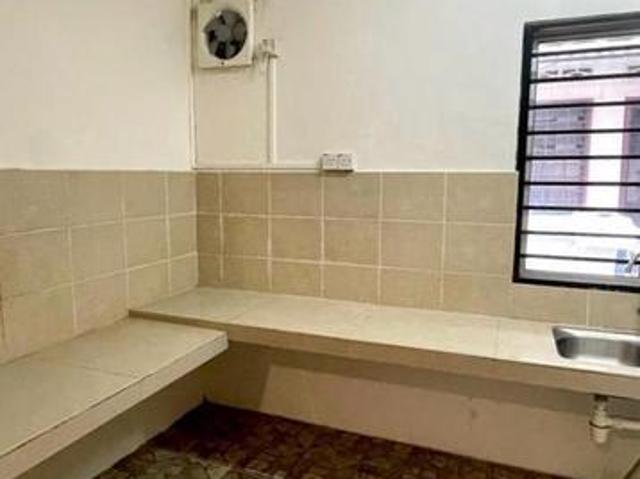 Taman Putra IndahSeri Kembangan 2 Storey Terrace Semi Furnished