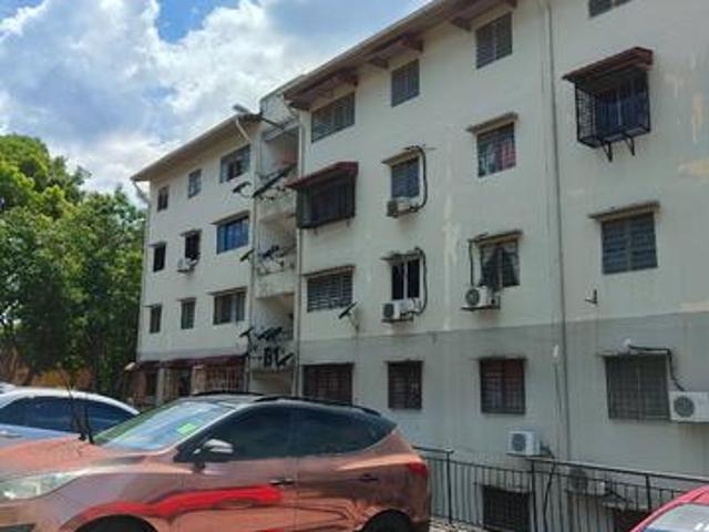 Taman putra permai Flat low floor seri kembangan new renovation
