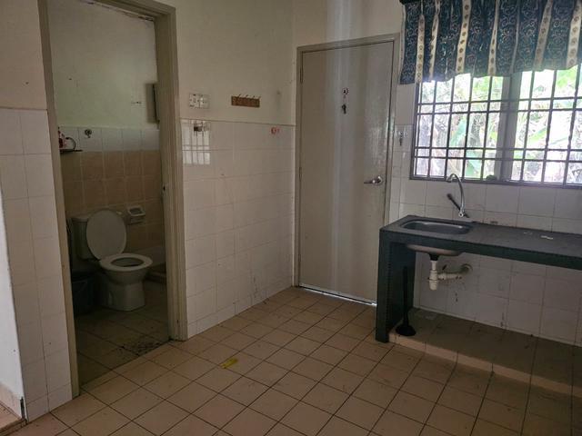 Taman Putra Permai Seri Kembangan intermediate terrace house for sale