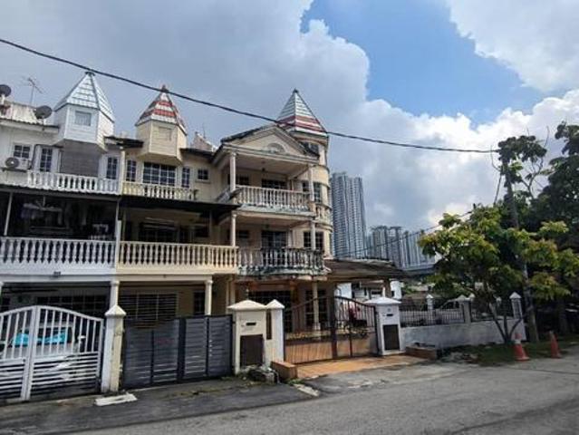 Taman Putri Jaya Cartoon House 3 Storey Nearby Mrt Open Facing