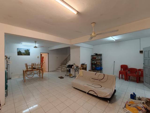 Taman Putri Kulai Double Storey Terrace House 4 Rooms Original Unit