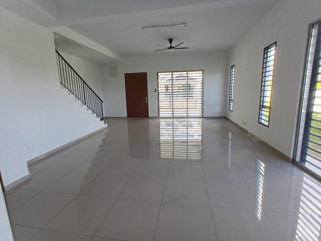 Taman Rimbun Aman 2sty Corner House with basic furnish and Land