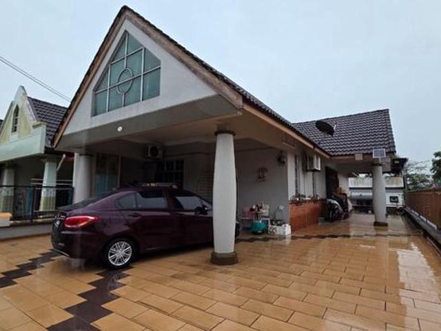 Taman Rinting Jln Beringin Single endlot with land For Sales