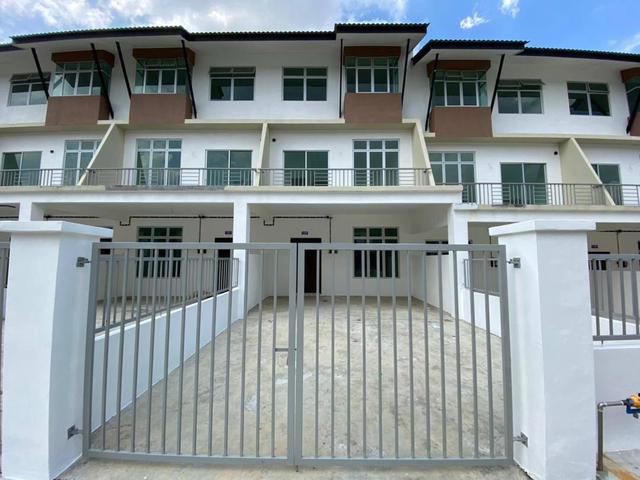 Taman Scientex Utama 25 Storey Terrace House 4bed Senai Johor