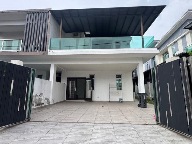 Taman Scientex Kulai 2 Storey Cluster House 4 Bedroom For Rent