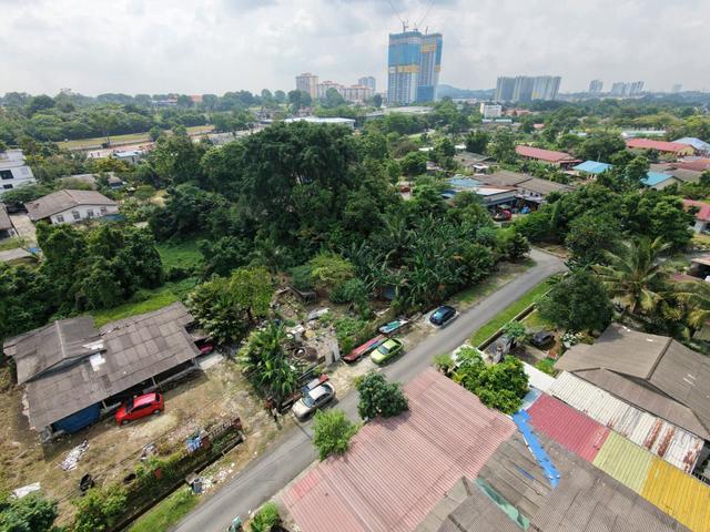 Taman saujanamolek bungalow landbuild own housetanah besar