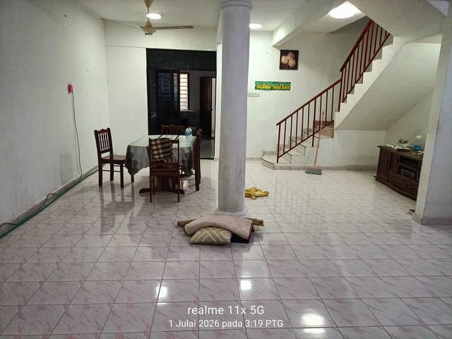 Taman Semporna centre double storey intermediate for sale