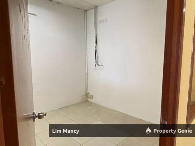 Taman Sentosa @ Jalan Sutera / Double Storey Shoplot / Facing Main Road /