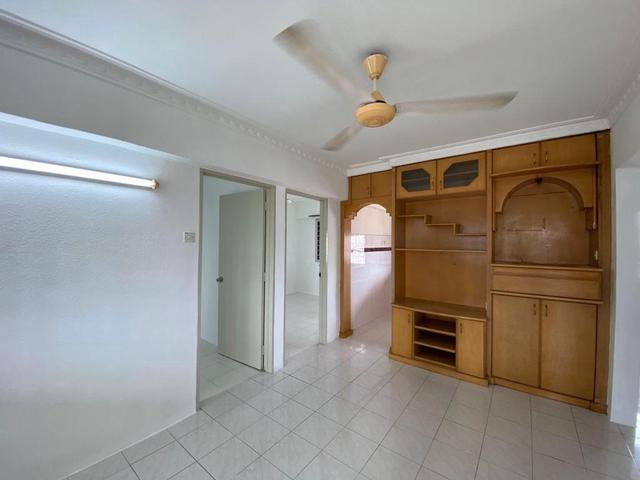 Taman Selatan corner unit for Sale