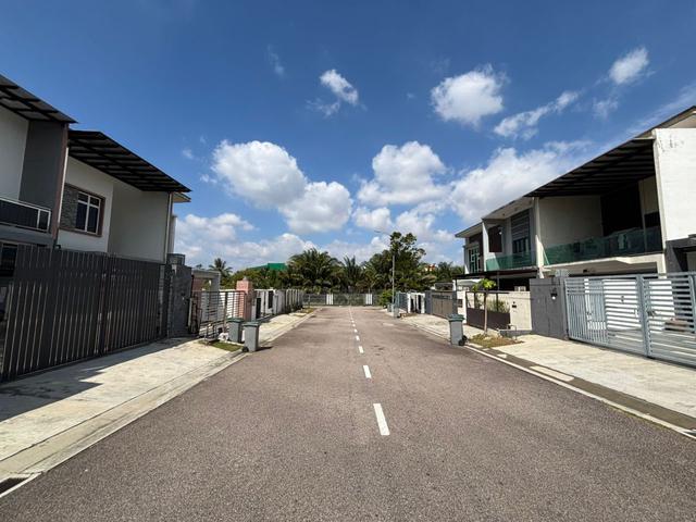 Taman Seri Austin Double Storey Terrace House 4bed Renovate Johor Bhru