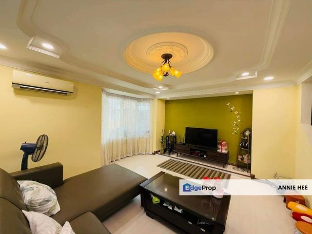Taman Seri Borneo End Corner Terrace for