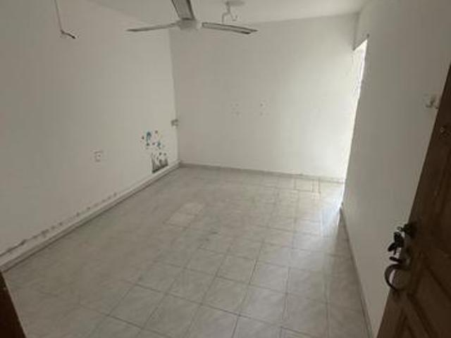 Taman seri damai unfurnished Free parking 550 sqft Leasehold Block 21