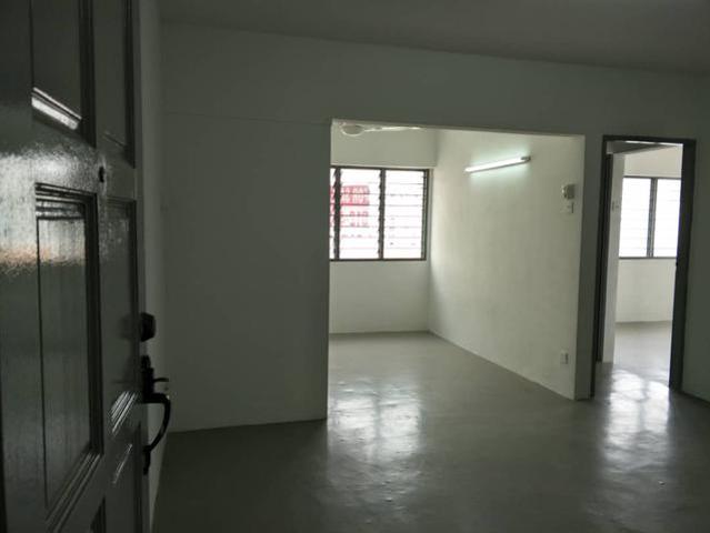 Taman Seri Hijau apartment Corner unit Good condition Negotiable