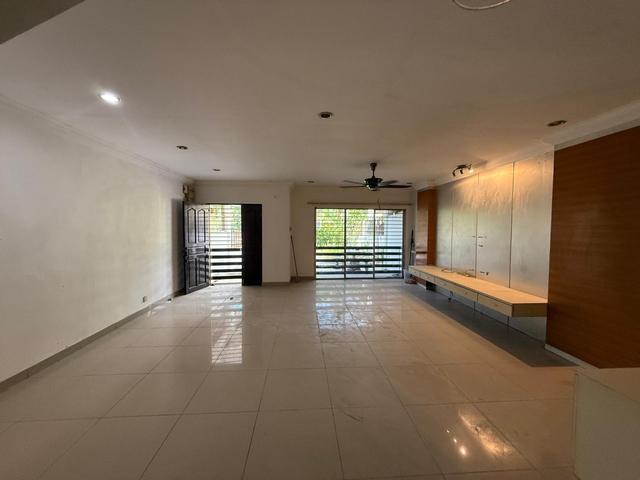Taman Seri Putra Sungai Buloh 2sty Super Link House Freehold reno