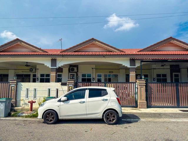 Taman Seroja Parit Jawa Muar Teres Setingkat Freehold