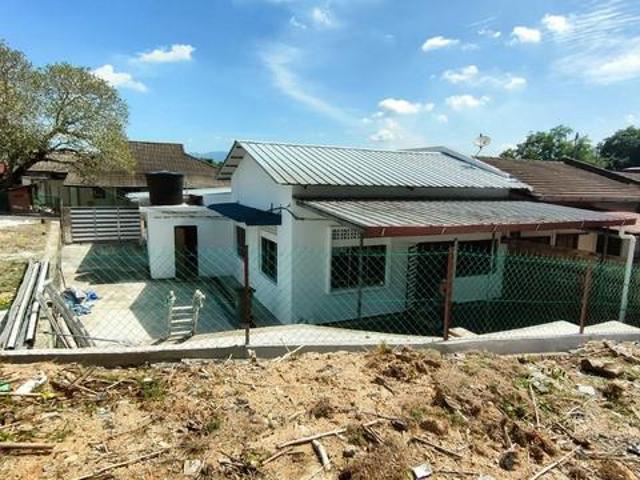 Taman South East Single Storey Corner New Paint Near Layang Layang
