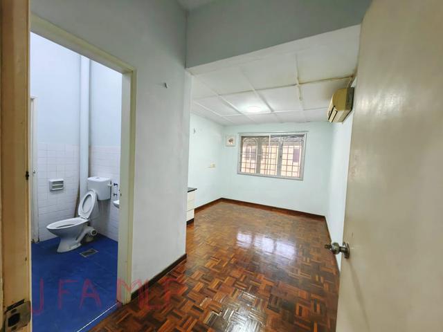 Taman Sri Andalas Klang Double Storey House For Rent With Tabletop