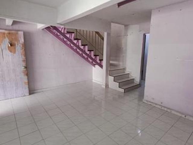 Taman Sri Jaya Kluang fully extend full loan renovated