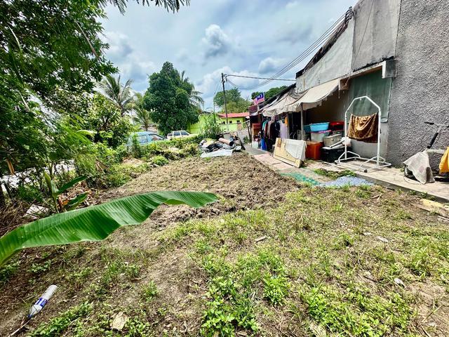 Taman Sri Serdang Seri Serdang single storey Corner Unit for sale