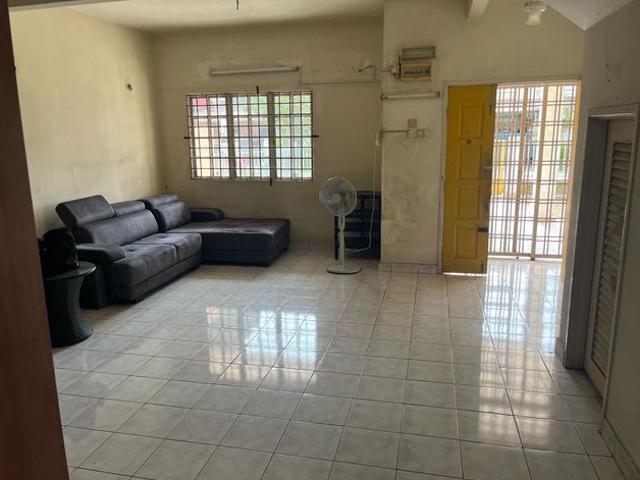 Taman Sri Putra Sungai Buloh 1700sqft 2Storey House Sungai Buloh