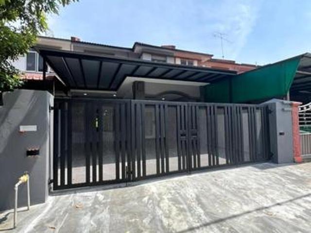 taman Sri putri kulai fully renovated 22x70 5B3B south west new