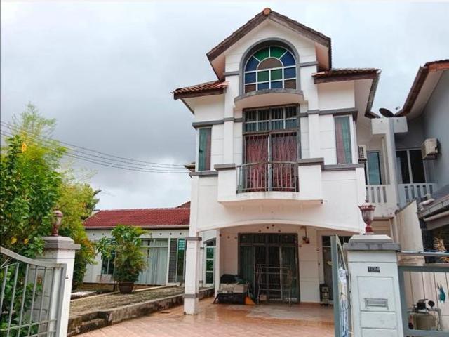 Taman Sri Pulai Perdana Corner Lot 4370 sqft Renovated