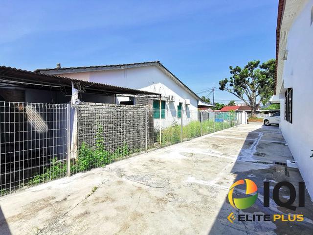 Taman Sri Rambai Big SemiD Big Land For Rent Good Condition unit