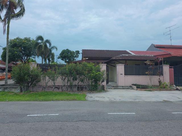 Taman Sri Tebrau JB town Corner house Good location new painting