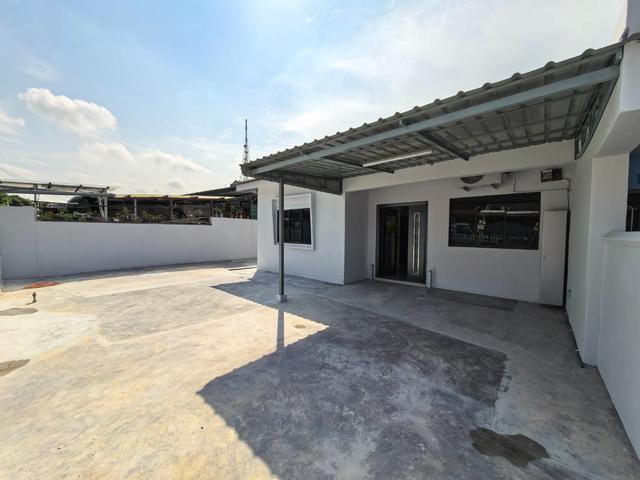 Taman Sri Tebrau Johor Bahru Semi D House 3 Bedrooms with Aircond