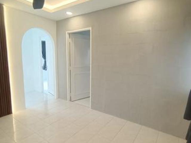 Taman Sungai Batu 2Bedrooms FULLY RENOVATED Kitchen cab Move in cond