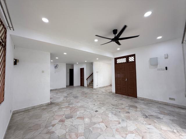 Taman Suria Commerial Johor Town Area Bungalow Near Majidee Melodies
