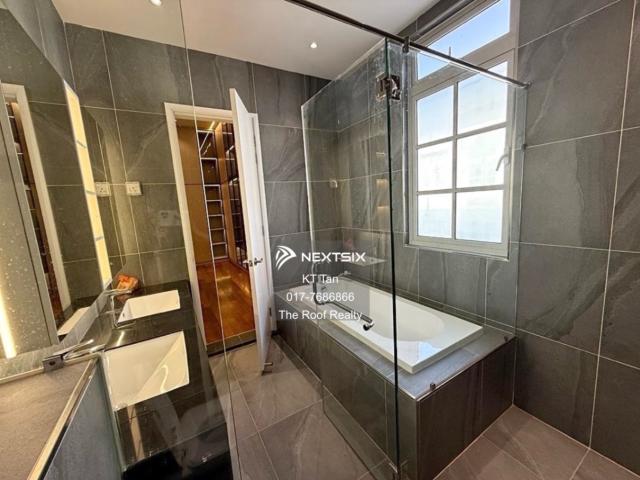 TamanSuria 双层排楼出售️ Built Up 1760sqft【5房3厕】Original Condition 包部分家私️ 空间宽敞，非常适合大家庭 Asking Price RM880K 目前已有租客承租