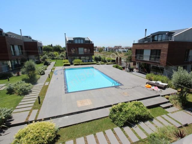 Tamiş'den Tuzla Marine Villalarında Havuzlu 5+2 Triplex Villa