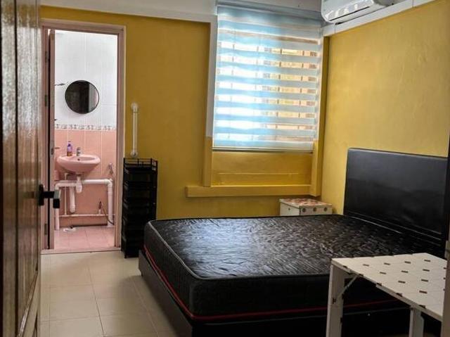 TAMPINES WEST MRT DT31 MASTERBEDROOM