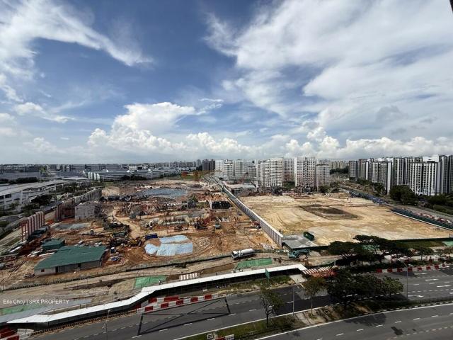 Tampines Avenue 4 D18, Condominium