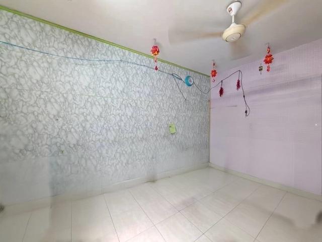 Tampoi taman Cempaka flatlevel 3full loan cash outfirst home