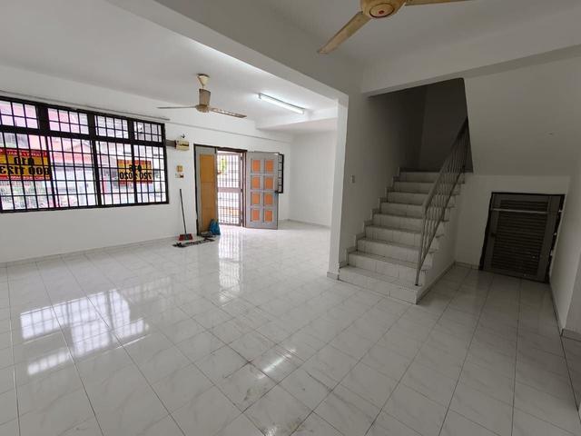 Tampoi Utama 2 Storey Terrace House For Sale