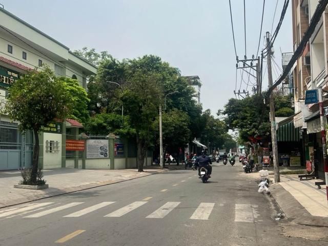 Tân phú gần đầm sen, nhà mới vào ở ngay, tô hiệu, trường hiệp tân 4 tầng 4.25 x 11m nhỉnh 6 tỷ tl