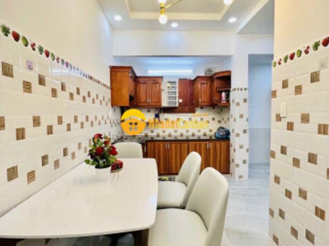 Tân phú hẻm 3.5m, 4 x 13m, 2 lầu, 4.9 tỷ, lưu chí hiếu