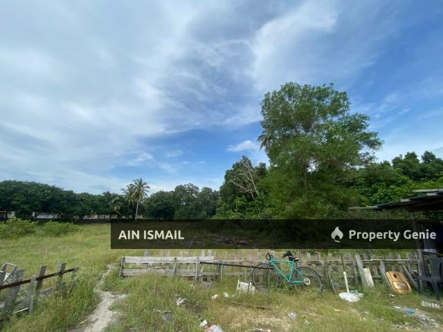 TANAH BANGUNAN 1.48 EKAR MERAGA BERIS KIJAL Lokasi Strategik & Lapisan Pertama dari Jalan Utama]