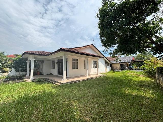 Tanah Besar Berbaloi Semid Corner Salak Tinggi Sepang
