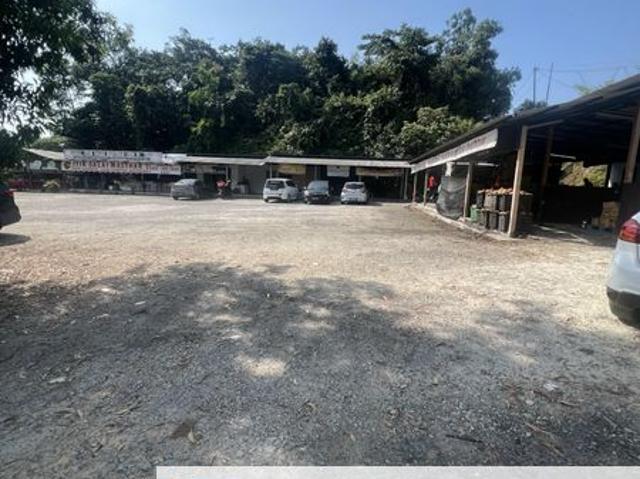 Tanah Lot dengan rumah kedai Sg Merab, Bangi