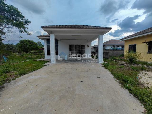 TANAH LUAS Corner Banglo BARU CAT Untuk Dijual Di Desa Tronoh Perak