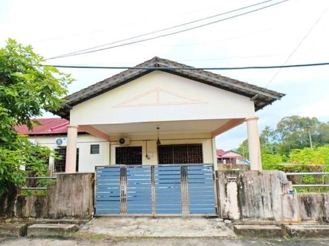 TANAH LUAS CORNER LOT Semi D Setingkat Batu Hitam Kuantan