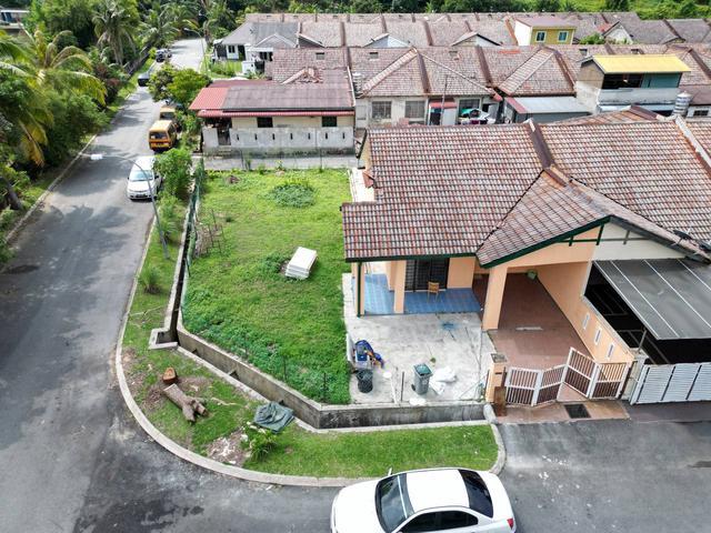 TANAH LUASCORNER 4252 SQFTFreehold 1 Stry Taman PJ Perdana Paroi